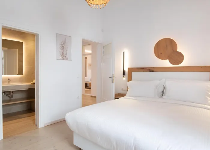 Spitarona Town House - Largest In The Center Villa