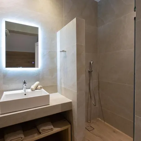 Spitarona Town House - Largest In The Center *