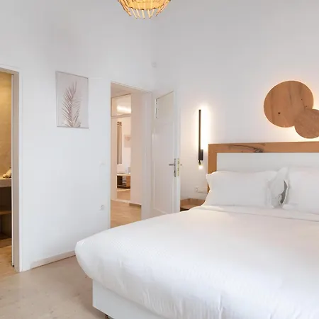 Spitarona Town House - Largest In The Center Villa